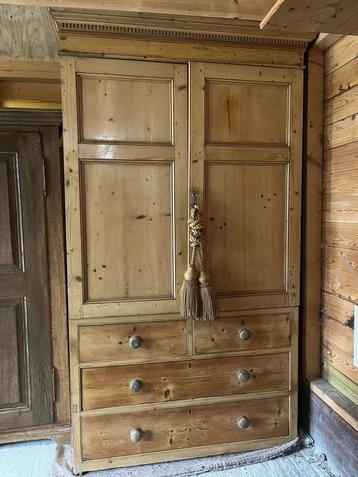 Antiek houten kabinet - Antique Wodden Cabinet beschikbaar voor biedingen