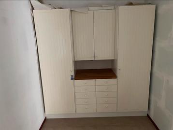 Mooie kledingkast 211cm hoog 202cm breed en 60cm diep