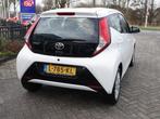 Toyota Aygo 1.0 VVT-i x-play GR. SCHERM | CARPLAY | AIRCO |, Auto's, Voorwielaandrijving, Stof, Gebruikt, Euro 6