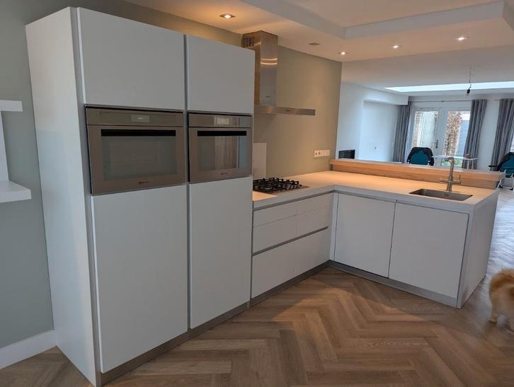 Schitterende Bulthaup B1 hoekkeuken, Huis en Inrichting, Keuken | Complete keukens, Zo goed als nieuw, Hoekkeuken, Wit, Kunststof
