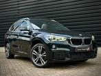 Bmw X1 sDrive20i M-SPORT PANO|HUD|CAMERA|HiFi|HAAK, Auto's, 1998 cc, Euro 6, Zwart, Origineel Nederlands