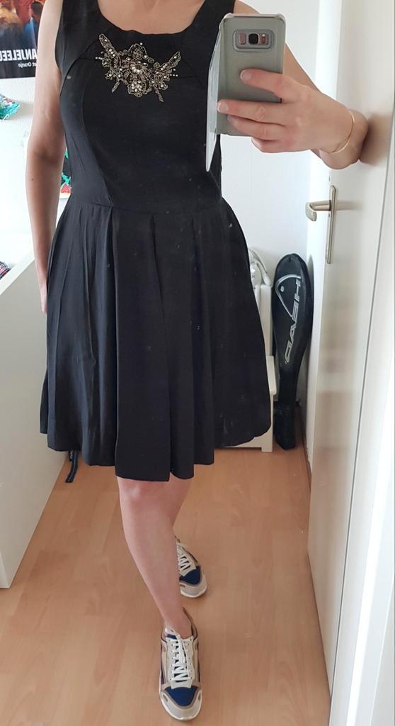 Nieuwe Miss June jurk in maat 38, Kleding | Dames, Jurken, Nieuw, Maat 38/40 (M), Zwart, Knielengte, Ophalen of Verzenden