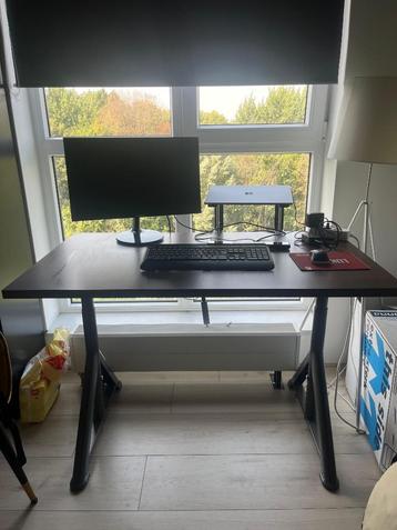 Bureau IKEA  beschikbaar voor biedingen