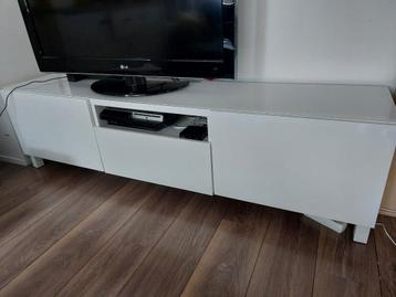 Wit TV-meubel Ikea. Besta serie