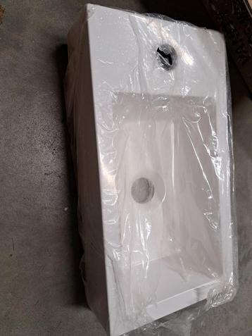 Nieuwe Witte Fontein / Wasbak - 40x22cm beschikbaar voor biedingen