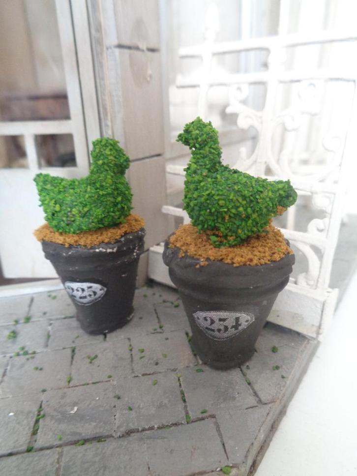 Buxus dieren in pot...Poppenhuis 1:12... (Nr F88)*, Verzamelen, Poppenhuizen en Toebehoren, Nieuw, Poppenhuis, Ophalen of Verzenden