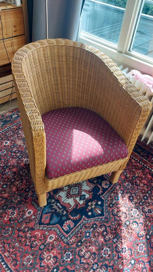 Rotan Fauteuil met Kussen - Vintage Stijl, Huis en Inrichting, Fauteuils, Gebruikt, Riet of Rotan, Stof, 50 tot 75 cm, Minder dan 75 cm