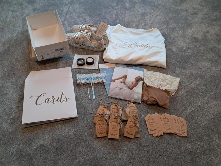 Bruidsspullen - Nieuw en zo goed als nieuw, Kleding | Dames, Trouwkleding en Trouwaccessoires, Nieuw, Accessoires, Wit, Ophalen of Verzenden