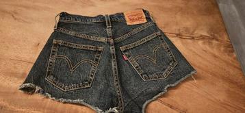 Zeer nette LEVI broekje maat W23 beschikbaar voor biedingen