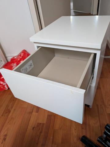 2 x Ikea Malm nachtkastjes - afbeelding 2