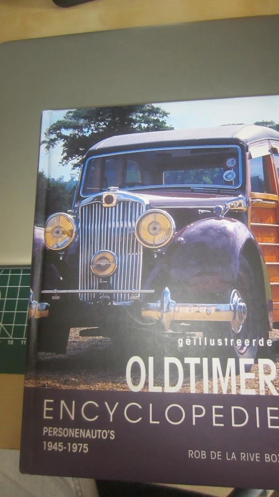 Oldtimer Encyclopedie.(Pers.auto's 1945-1975), Boeken, Auto's | Boeken, Zo goed als nieuw, Algemeen, Ophalen of Verzenden