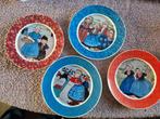 DE Rie Cramer 4 Gebaksbordjes en 2 Bekers, Gebruikt, Ophalen of Verzenden, Bord(en), Overige stijlen