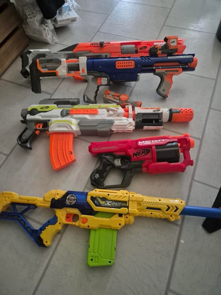 Nerf Guns - 4 stuks + Action Gun, Ophalen, Gebruikt, Jongen of Meisje