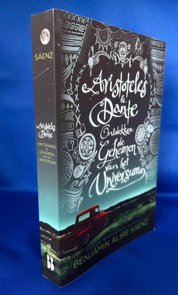 Benjamin Alire Saenz - Aristoteles en Dante ontdekken ..., Boeken, Kinderboeken | Jeugd | 13 jaar en ouder, Zo goed als nieuw
