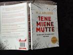 Iene Miene Mutte - thriller van M.J. Arlidge, Boeken, Thrillers, Ophalen of Verzenden, Zo goed als nieuw, Nederland, M.J. Arlidge