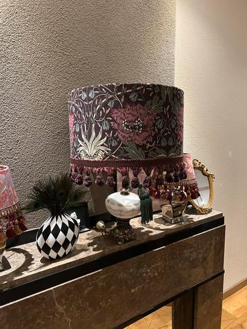 Grote handgemaakte lampenkap beschikbaar voor biedingen