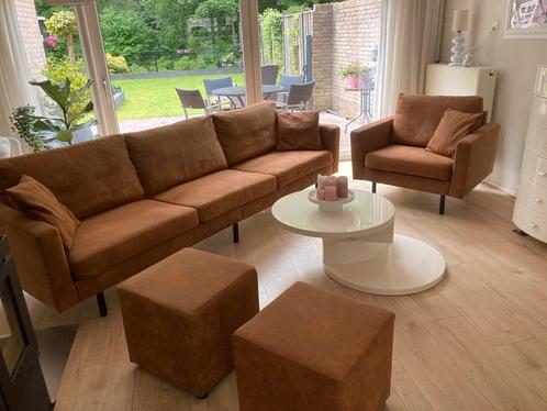 Cognac kleurige 4 zits bank, fauteuil, poef, eetkamerstoelen, Huis en Inrichting, Banken | Bankstellen, Gebruikt, 200 tot 250 cm