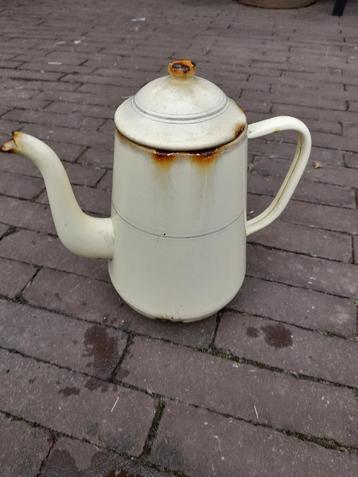Koffie pot emaille, thee pot, brocante, antiek, decoratie beschikbaar voor biedingen