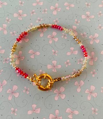 Zelfgemaakt armbandje beschikbaar voor biedingen