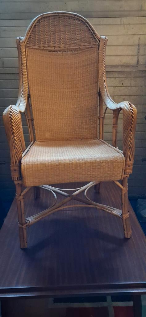 vintage rotan stoel, Antiek en Kunst, Antiek | Meubels | Stoelen en Banken, Ophalen