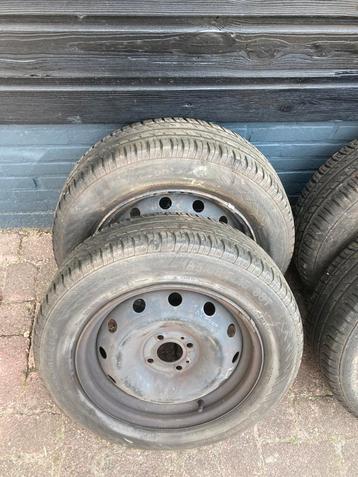 Banden 185/65 15 op stalen velg kunnen nog een ronde mee beschikbaar voor biedingen