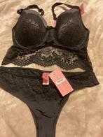 Hunkemöller setje voorgevormde BH + Brazilian nieuw, Verzenden, Zwart, BH