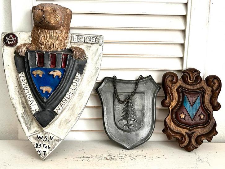 Verschillende wapens familie stad schild keramiek tin hout, Antiek en Kunst, Curiosa en Brocante, Ophalen