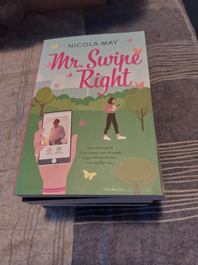 Nicola May Mr Swipe Right, Ophalen of Verzenden, Zo goed als nieuw