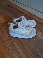 Nike air maat 31 beige, Ophalen of Verzenden, Gebruikt, Jongen of Meisje, Sportschoenen