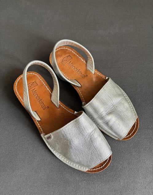 Silveren Menorkinas sandelen maat 38/39, Kleding | Dames, Schoenen, Zo goed als nieuw, Sandalen of Muiltjes, Overige kleuren, Ophalen of Verzenden