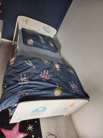 Complete kinderkamer - raket - planeet - ruimte - heelal beschikbaar voor biedingen
