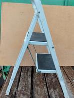 Stevig Keuken Trapje - 2 Treden - Zo Goed Als Nieuw, Doe-het-zelf en Verbouw, Ladders en Trappen, Ophalen of Verzenden