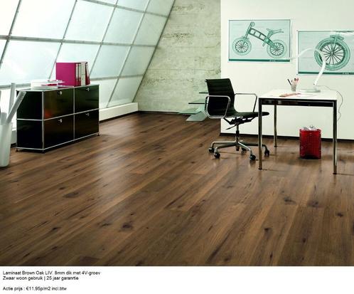 Laminaat Brown Oak 8mm dik 4V-groev €11,95m2 inc.btw, Huis en Inrichting, Stoffering | Vloerbedekking, Nieuw, Laminaat, Wit, Beige