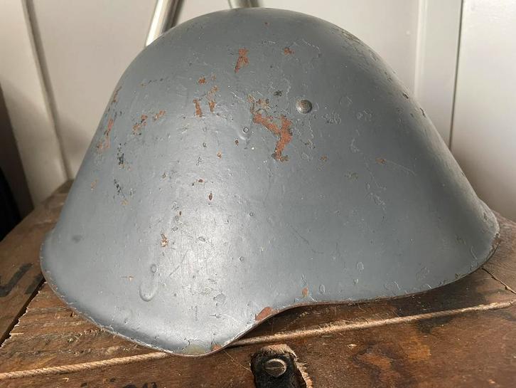 Vroege NVA m56 stahlhelm met liner, Verzamelen, Militaria | Algemeen, Landmacht, Helm of Baret, Duitsland, Ophalen of Verzenden