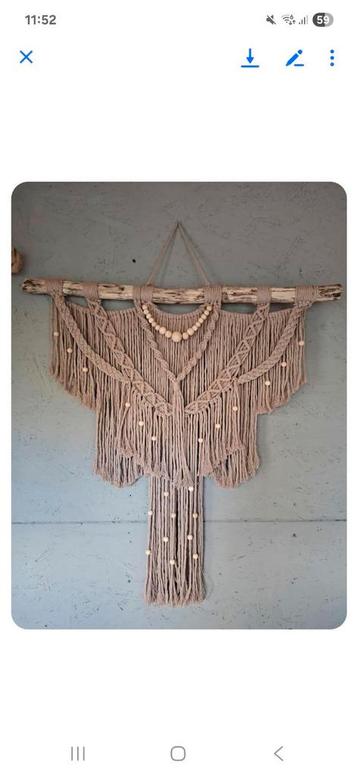 Nieuwe handgemaakte macrame wandkleed taupe houten kralen beschikbaar voor biedingen