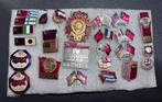Set van 25 Vintage Sovjet Propaganda Speldjes – Vlaggen & In, Verzamelen, Speldjes, Pins en Buttons, Ophalen of Verzenden, Zo goed als nieuw