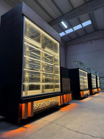 Nieuw vitrines. 6 Compleet Koelvitrines & verwarmbare. beschikbaar voor biedingen