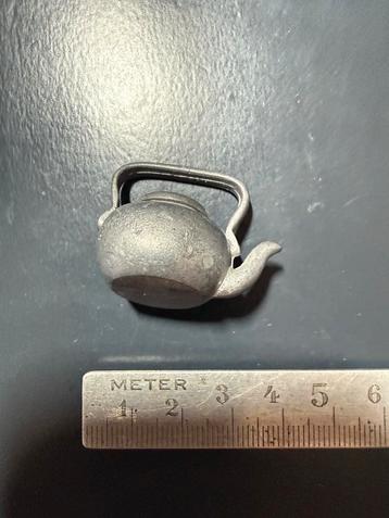 Antieke Tinnen Ketel Miniatuur beschikbaar voor biedingen