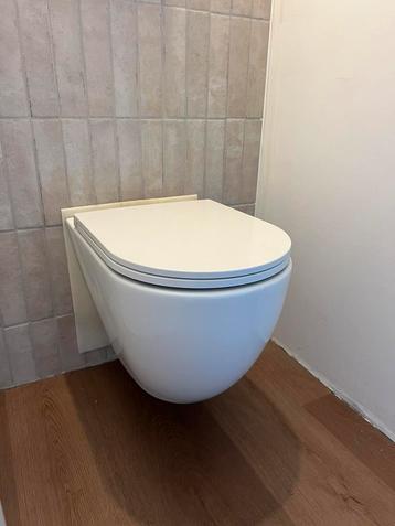 Nieuw Isvea infinity wc pot zwevend toilet wit toiletpot beschikbaar voor biedingen