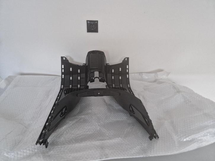 Treeplank / vespa gts 125 - 250 - 300 cc modellen 94 lucido, Fietsen en Brommers, Brommeronderdelen | Scooters, Nieuw, Vespa, Kap