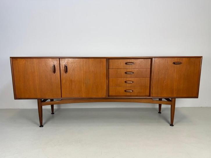 Vintage dressoir V.Wilkins voor G-Plan model "Brasilia"., Huis en Inrichting, Kasten | Dressoirs, Gebruikt, 200 cm of meer, 25 tot 50 cm