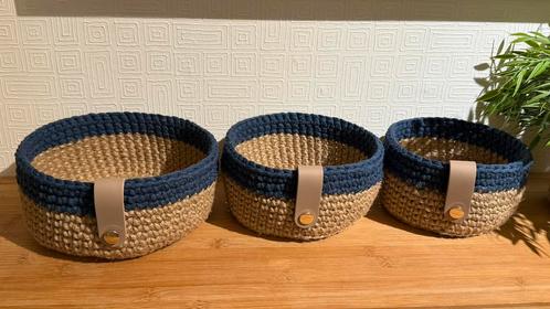 Set van 3 jute mandjes met donker blauw katoen en leren band, Huis en Inrichting, Woonaccessoires | Schalen en Manden, Nieuw, Mand
