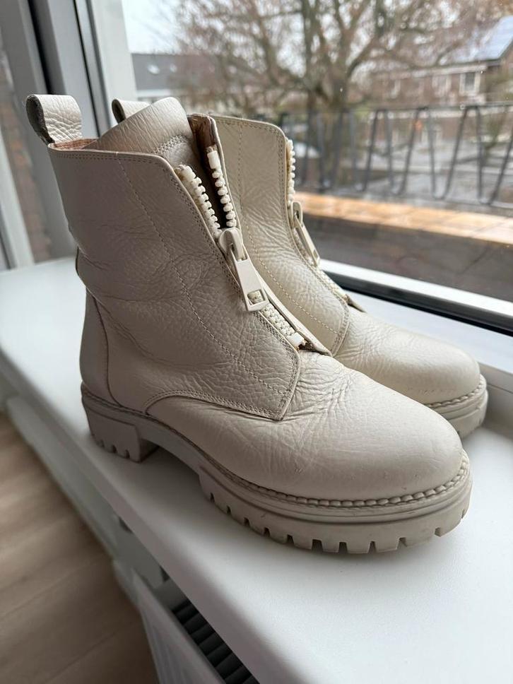 Laarzen met Rits - Stijlvol en Comfortabel, Kleding | Dames, Schoenen, Zo goed als nieuw, Lage of Enkellaarzen, Wit, Ophalen