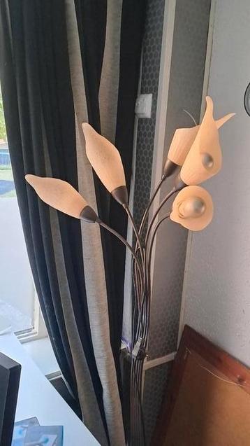 Mooie zgn staande tulpenlamp.  beschikbaar voor biedingen