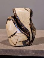 Septarie sculptuur, gekristaliseerd, ong. 0,8 kg, 25,- euro, Ophalen