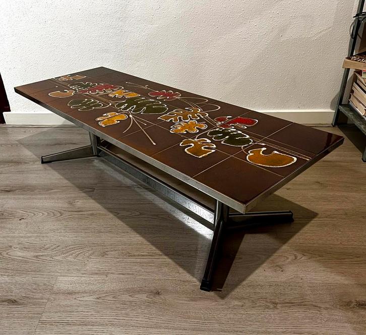 70s ceramic tiles coffee table with flower pattern, Huis en Inrichting, Tafels | Salontafels, Zo goed als nieuw, Minder dan 50 cm