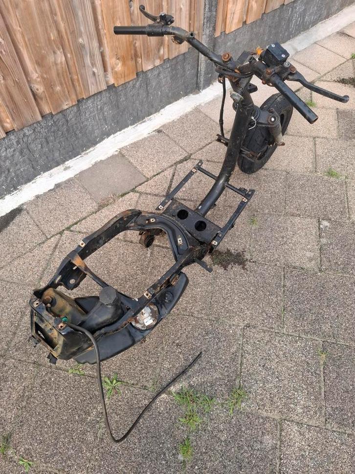 Zip iget frame + onderdelen, Fietsen en Brommers, Brommeronderdelen | Scooters, Gebruikt, Ophalen of Verzenden