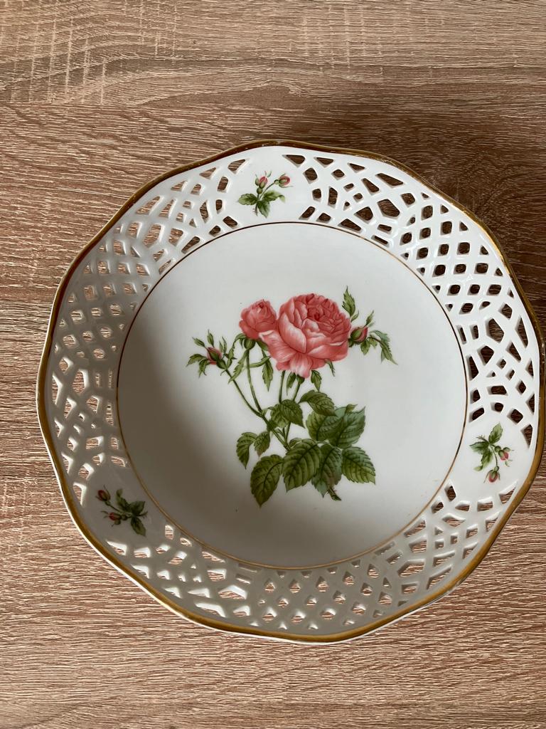 Mooie Schaal met opengewerkte rand , Gebruikt, Porselein of Keramiek, Schaal, Rond