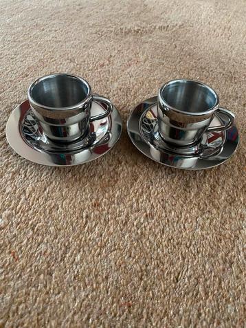 Espresso kopjes en schoteltjes van roestvrij staal beschikbaar voor biedingen
