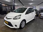 Toyota Aygo 1.0 VVT-i Now Airco, Auto's, Voorwielaandrijving, Euro 5, Gebruikt, 4 stoelen